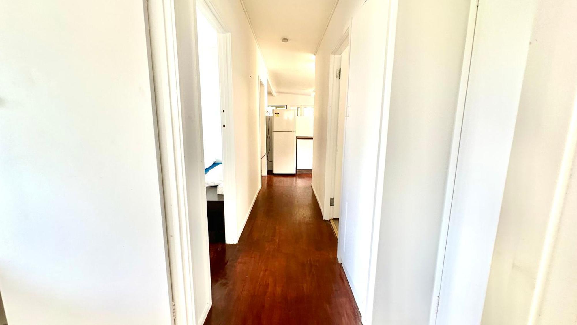 A Comfortable House Close To Westfield *